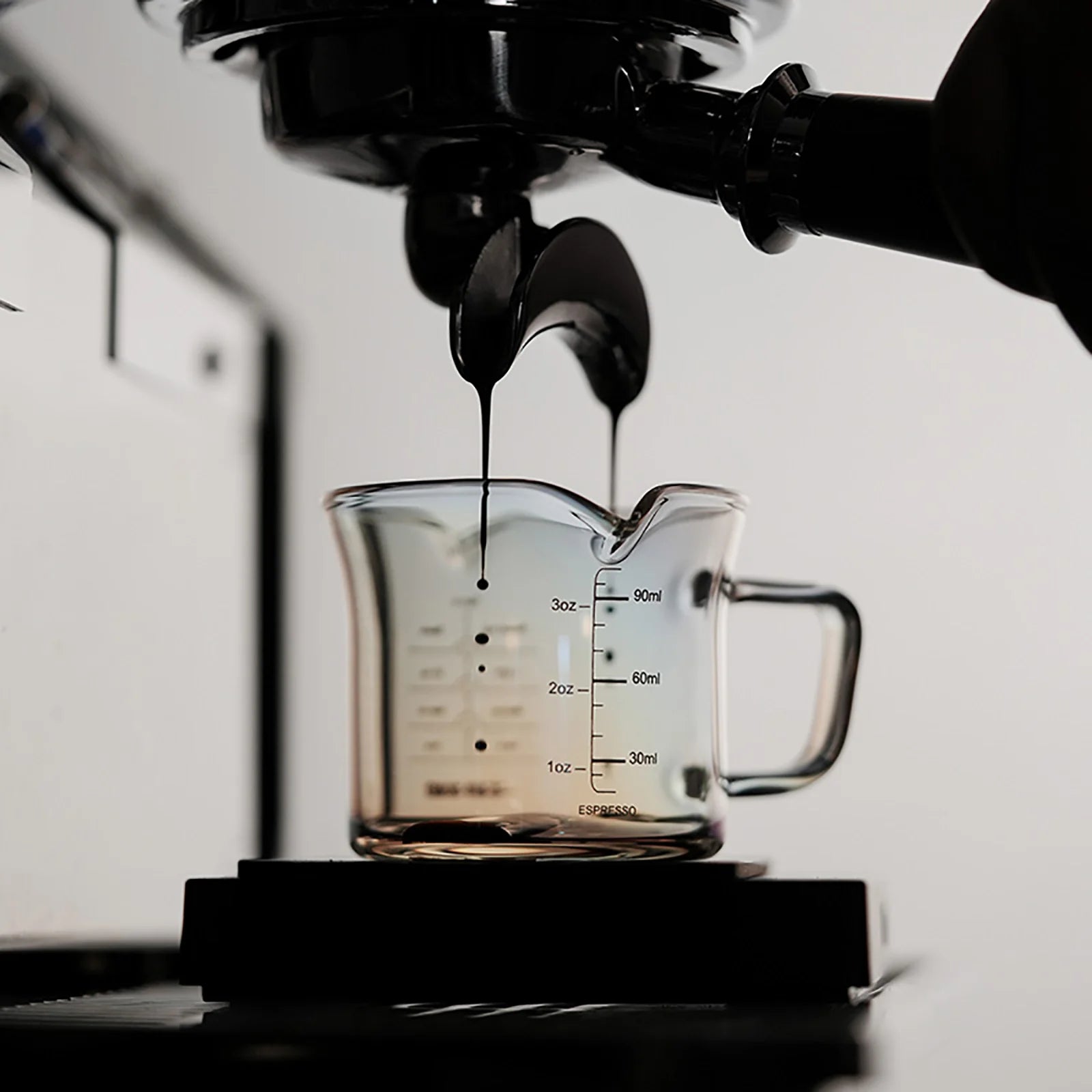 Copo Medidor de Vidro Aurora MHW-3BOMBER 120ml