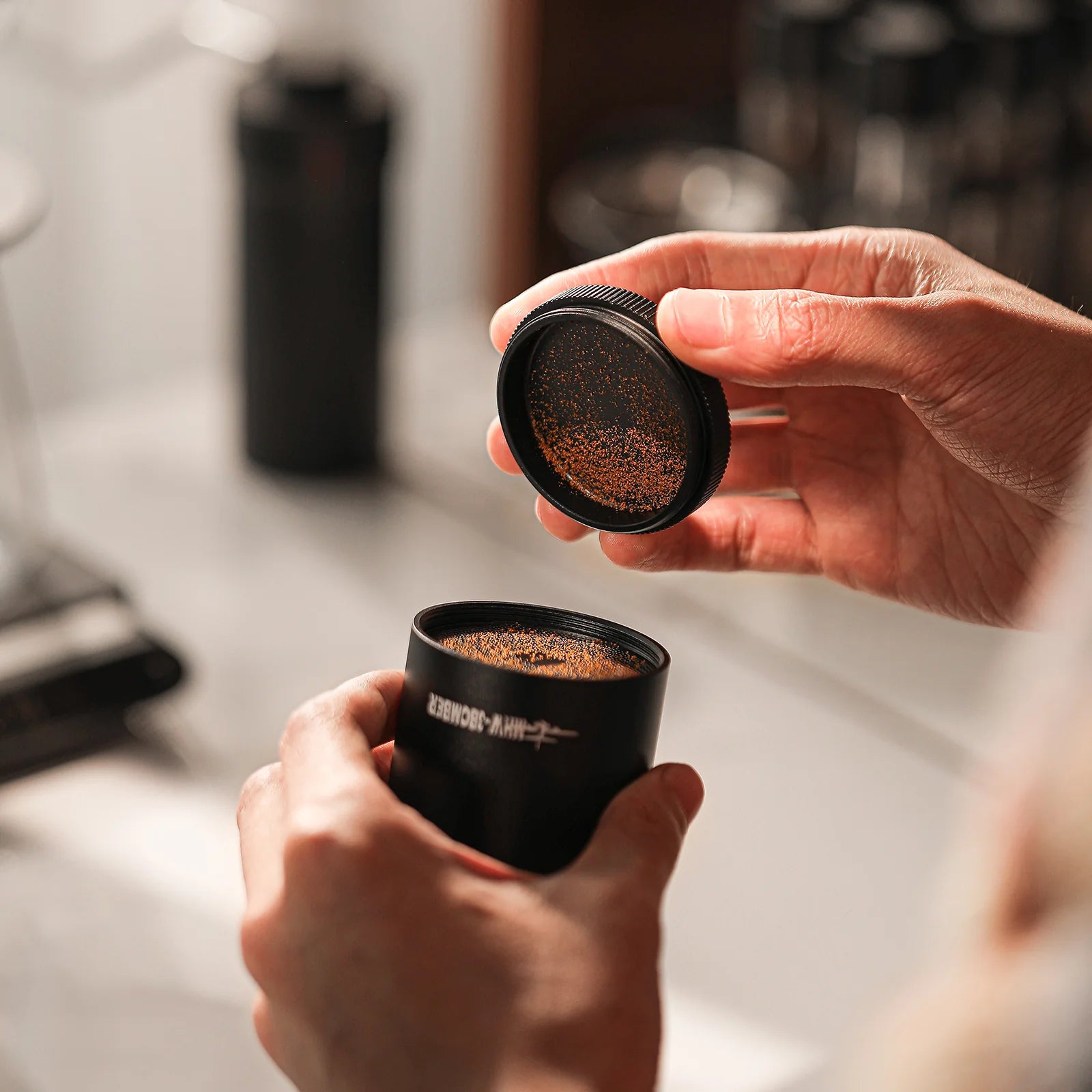 Moedor de Café Manual Blade R3 MHW-3BOMBER